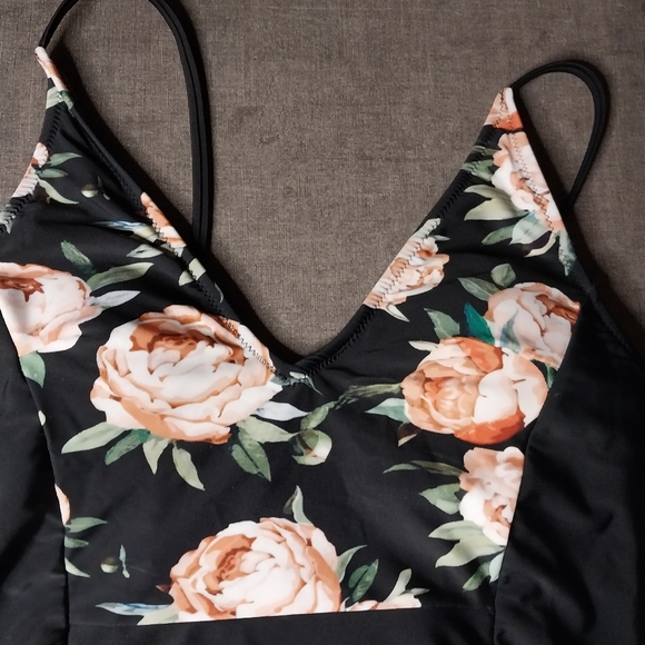 Cupeshe One piece - Picture 2 of 7